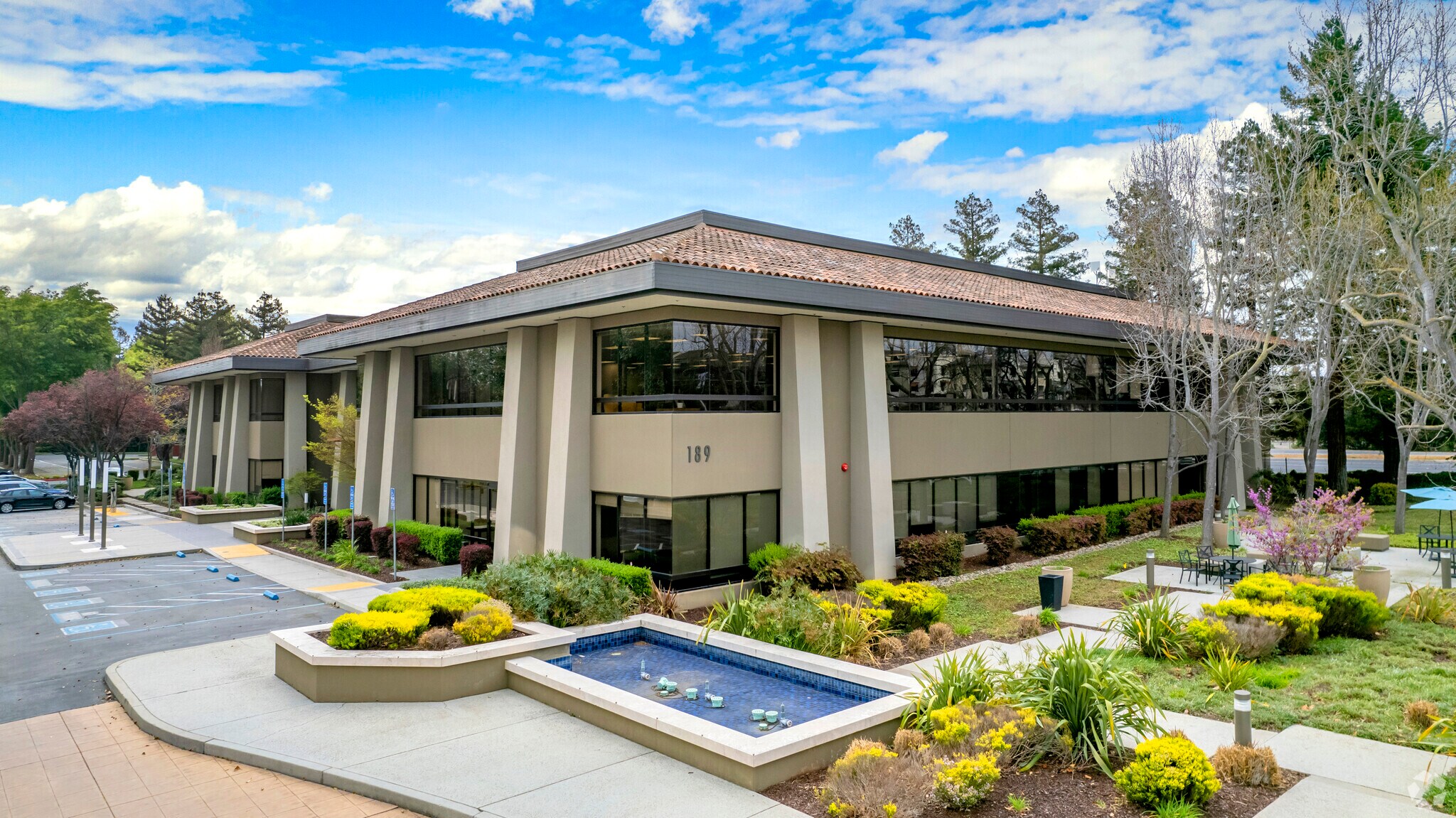 189 N Bernardo Ave, Mountain View, CA à louer Photo principale– Image 1 sur 12