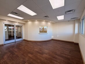 11901 Joseph Campau St, Hamtramck, MI à louer Photo intérieure– Image 2 sur 10