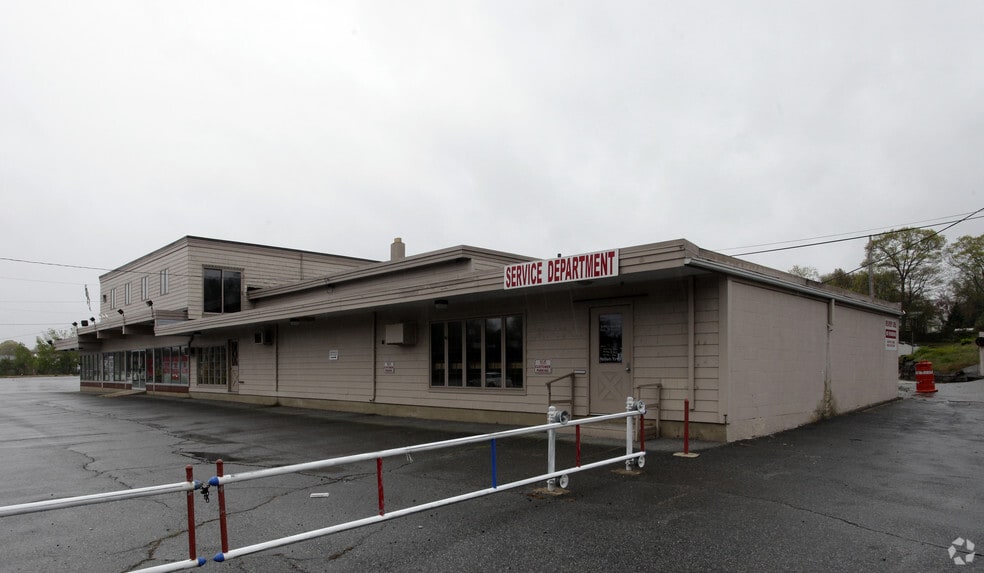 225 Cowesett Ave, West Warwick, RI à louer - Photo principale – Image 1 sur 5