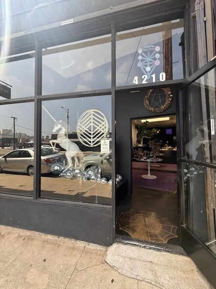 1035 Myra Ave, Los Angeles, CA à louer - Photo de l’immeuble – Image 3 sur 11