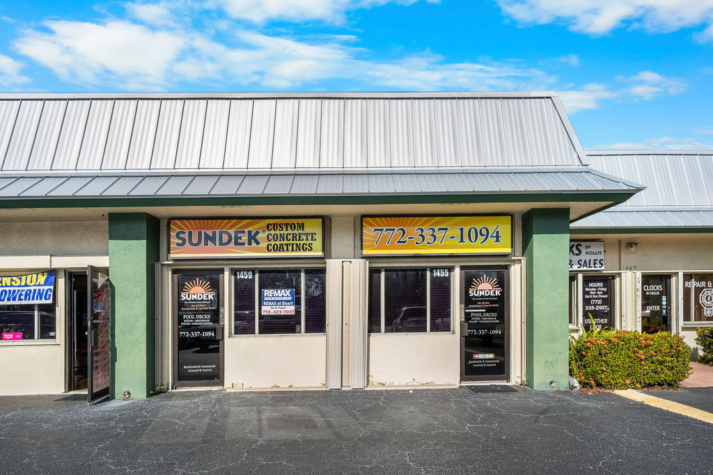 1459 SE Village Green Dr, Port Saint Lucie, FL à vendre Photo principale– Image 1 sur 10