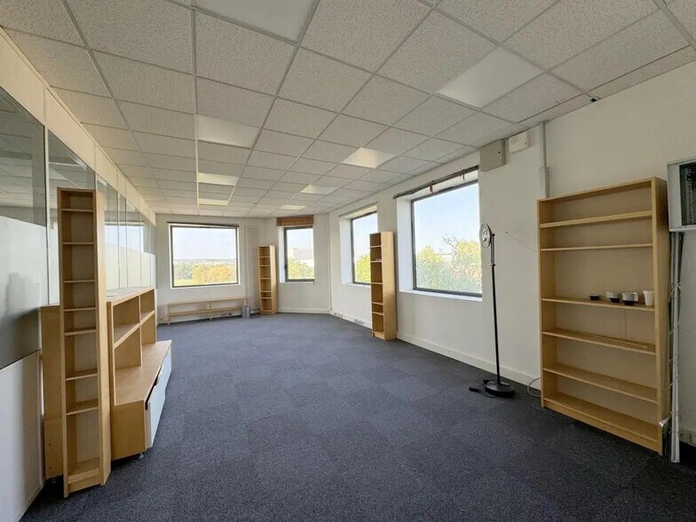 Bureau dans Poissy à louer - Photo de l’immeuble – Image 3 sur 13