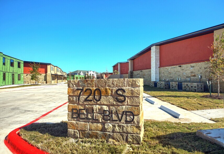720 S Bell Blvd, Cedar Park, TX à louer - Photo de l’immeuble – Image 2 sur 11