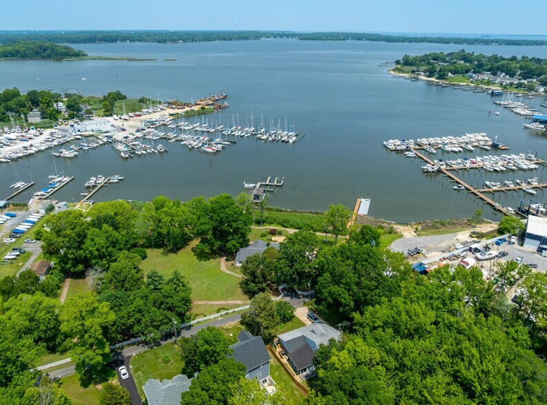 1052 Old Turkey Point Rd, Edgewater, MD à vendre - Photo de l’immeuble – Image 2 sur 25