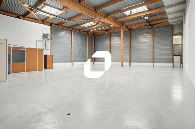 Plus de détails pour Bureau, Local d'activités à louer