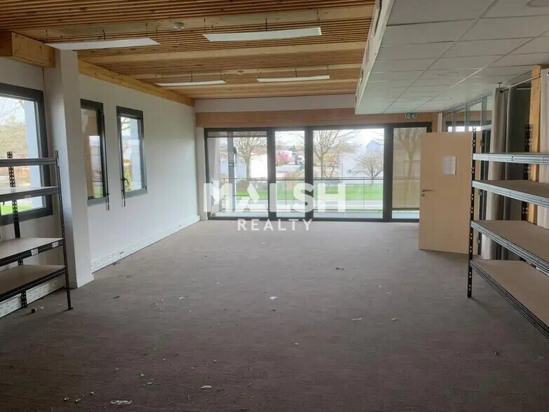 Bureau dans Beynost à louer - Photo intérieure – Image 3 sur 14