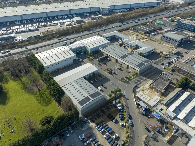 Cartersfield Rd, Waltham Abbey à louer - Photo de l’immeuble – Image 2 sur 29