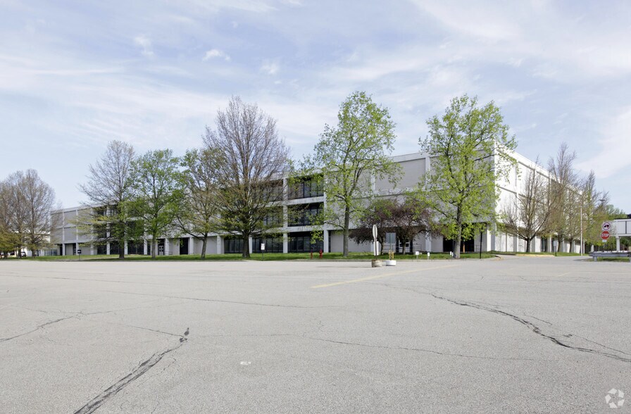 Churchill Crossings portefeuille de 5 biens à vendre sur LoopNet.fr - Photo principale – Image 2 sur 3