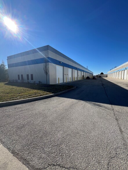 15285 Endeavor Dr, Noblesville, IN à louer - Photo de l’immeuble – Image 1 sur 19