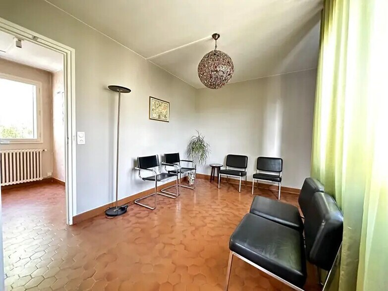 Local d’activités dans Verneuil-sur-Seine à louer - Photo intérieure – Image 2 sur 12