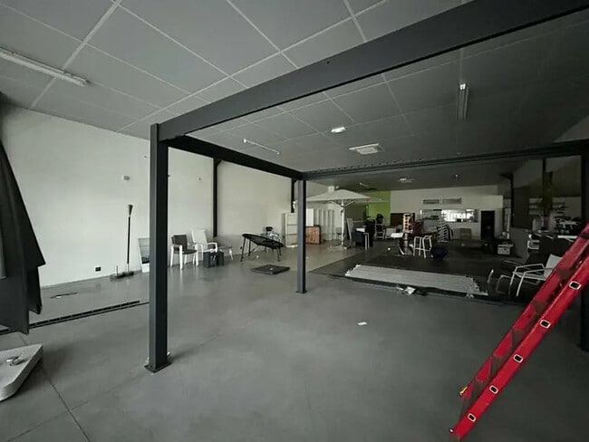 Plus de détails pour Local commercial à vendre