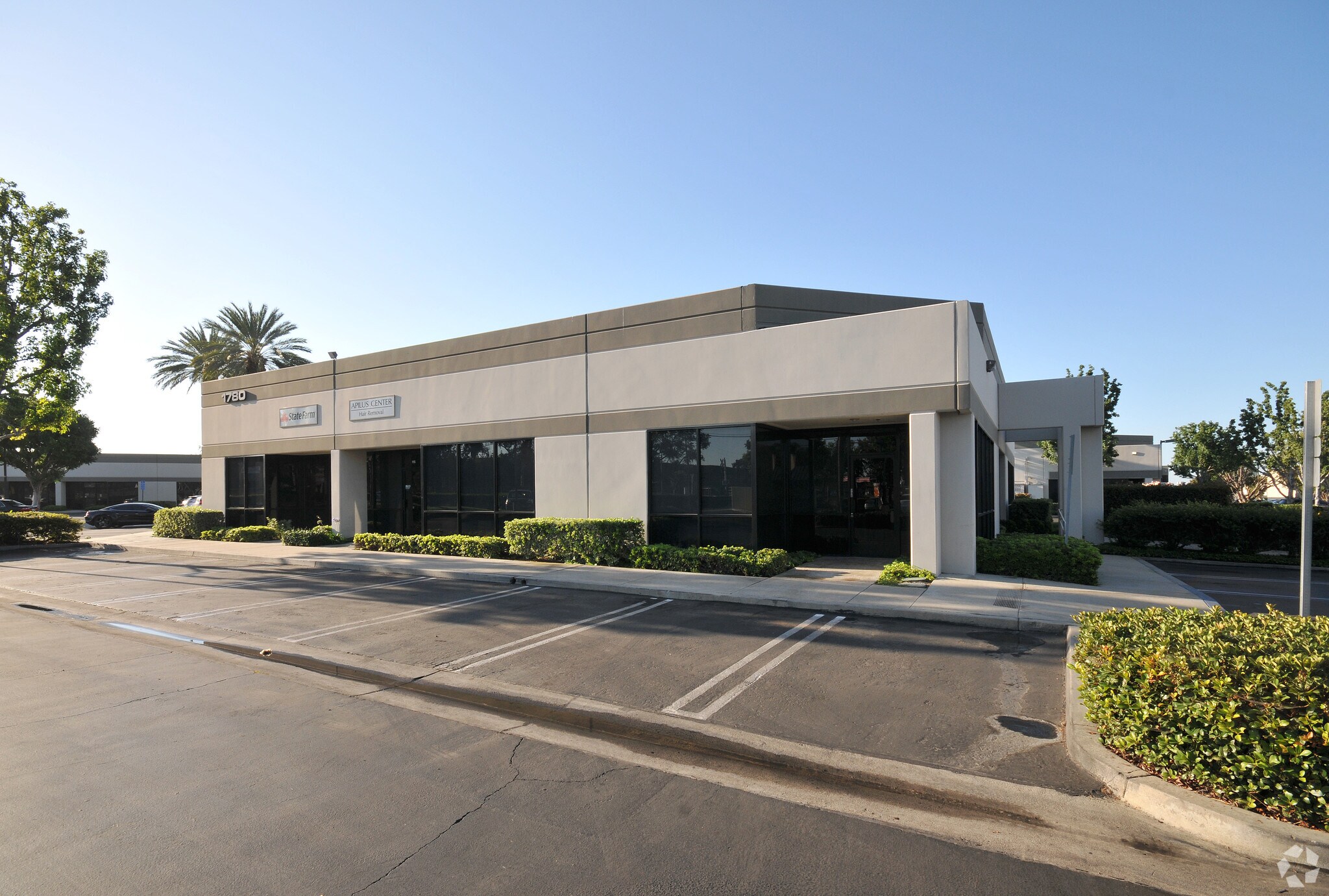 1780 E McFadden Ave, Santa Ana, CA à louer Photo principale– Image 1 sur 6