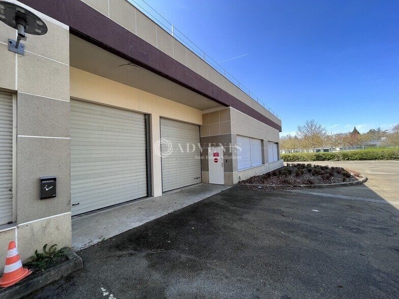 1 Avenue Jean D'Alembert, Trappes à louer - Photo de l’immeuble – Image 2 sur 6