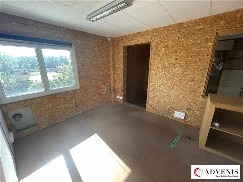 Local d’activités dans Mios à louer - Photo de l’immeuble – Image 3 sur 10