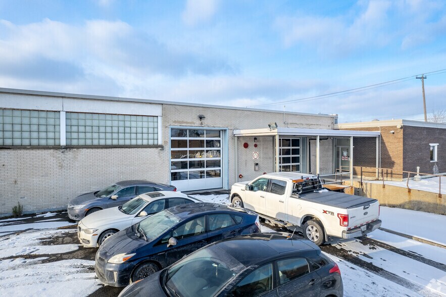9500 Boul Parkway, Montréal, QC à louer - Photo de l’immeuble – Image 3 sur 4