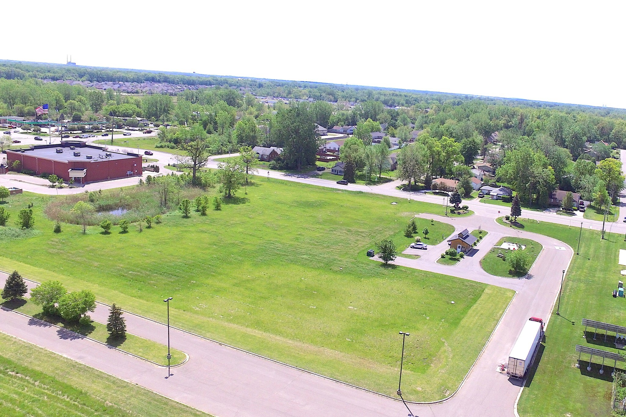 24146 Sibley Rd, Brownstown, MI à louer Photo principale– Image 1 sur 4