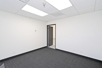 36665 Bankside Dr, Cathedral City, CA à louer Photo intérieure– Image 2 sur 5