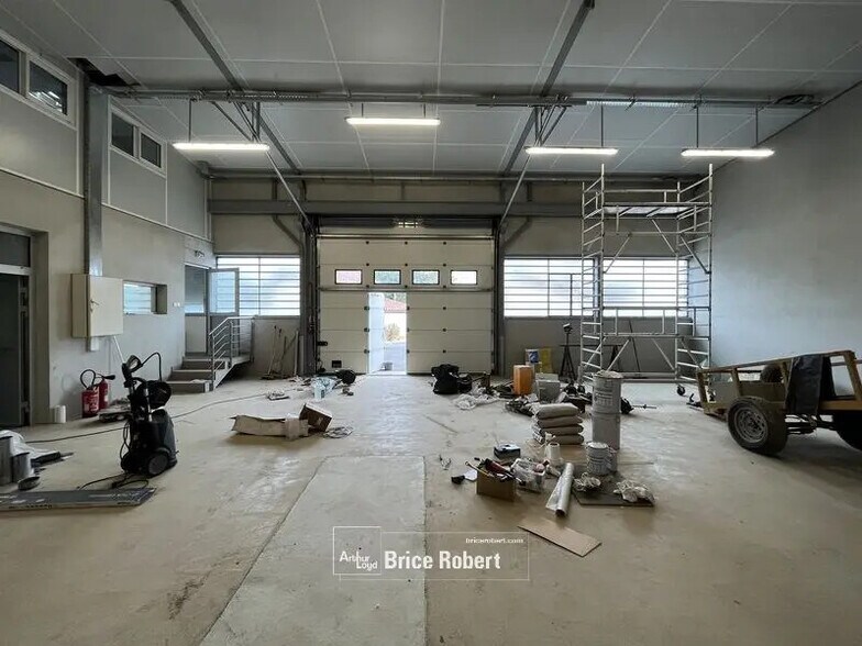 Local d’activités dans Villeurbanne à louer - Photo de l’immeuble – Image 2 sur 3