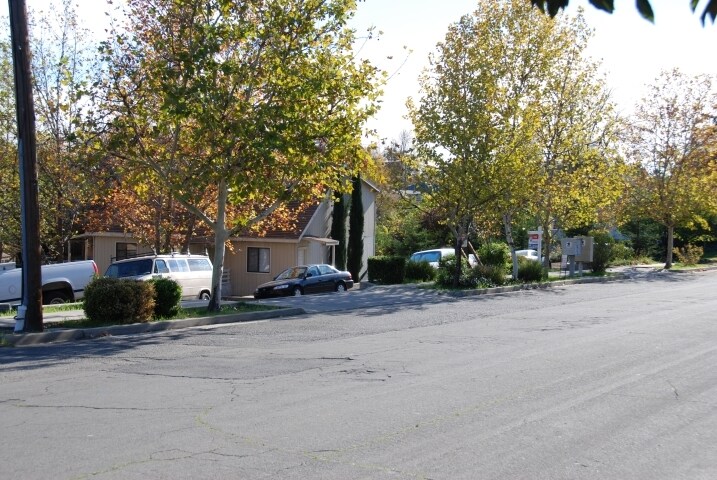 2115-2135 Waldon St, Redding, CA à vendre - Photo de l’immeuble – Image 2 sur 23