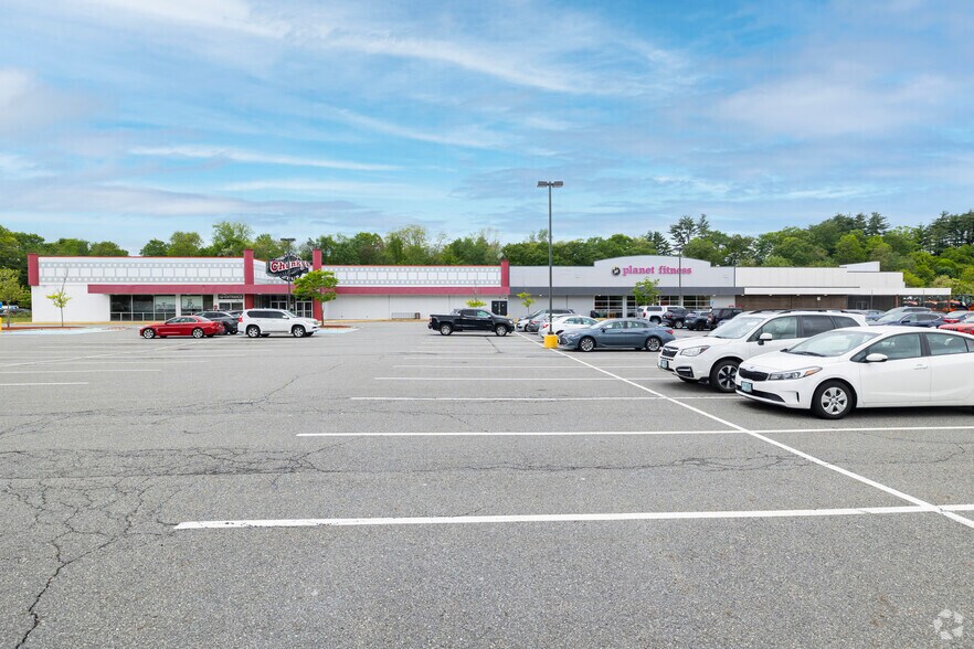 151 Coliseum Ave, Nashua, NH à louer - Photo de l’immeuble – Image 3 sur 4