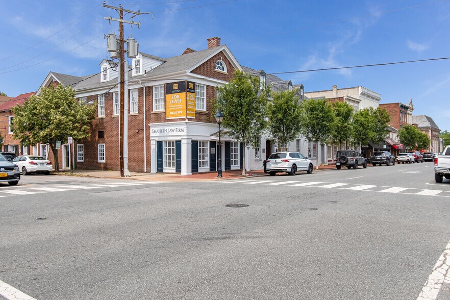 1001 Charles St, Fredericksburg, VA à louer - Photo de l’immeuble – Image 2 sur 6