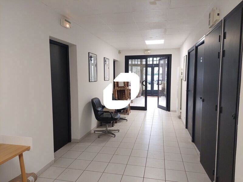 Bureau dans Magny-les-Hameaux à vendre Photo intérieure– Image 1 sur 10