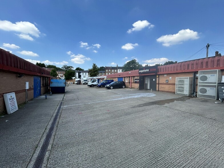 21 Malham Rd, Londres à louer - Photo de l’immeuble – Image 3 sur 12