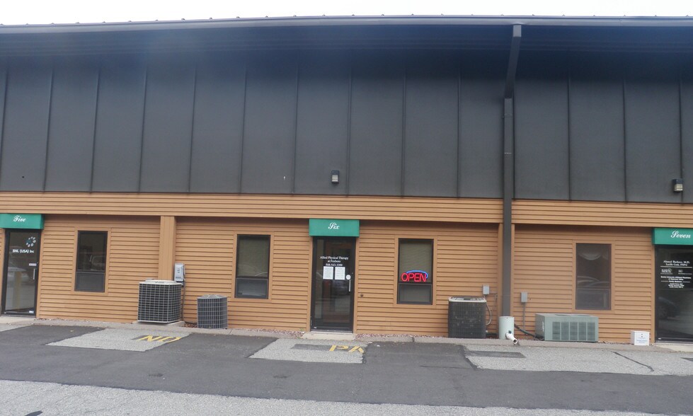 56 Leonard St, Foxborough, MA à vendre - Photo principale – Image 1 sur 30
