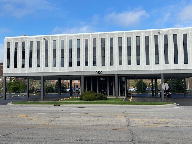 950 Skokie Blvd, Northbrook, IL à louer - Photo de l’immeuble – Image 1 sur 4