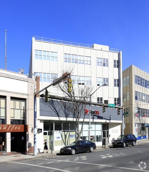 188 E Post Rd, White Plains, NY à louer - Photo de l’immeuble – Image 3 sur 7