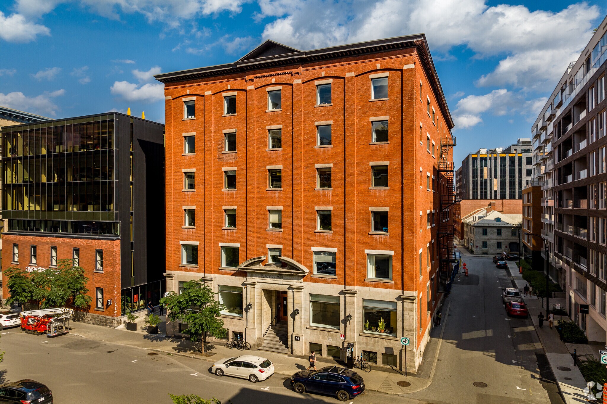 640 Rue Saint-Paul O, Montréal, QC à louer Photo de l’immeuble– Image 1 sur 8