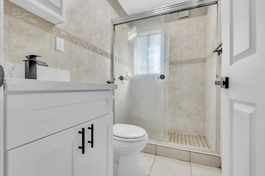 1006 Lochbrae Rd, Sacramento, CA à vendre - Photo de l’immeuble – Image 2 sur 63