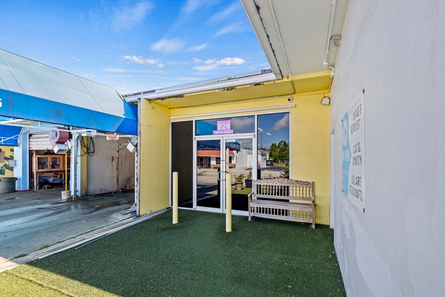 824 N Dixie Hwy, Lake Worth, FL à louer - Photo de l’immeuble – Image 3 sur 45