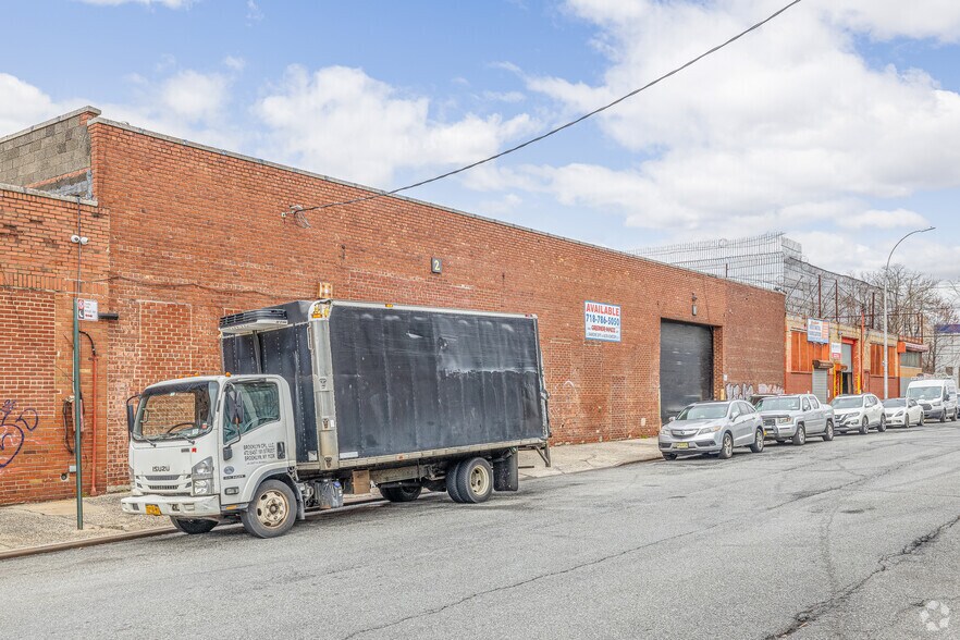 414 E 101st St, Brooklyn, NY à louer - Photo de l’immeuble – Image 2 sur 6