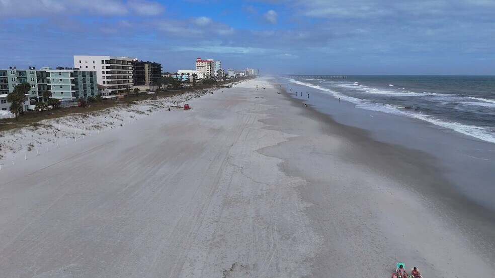 731 1st St S, Jacksonville Beach, FL à vendre - Vidéo sur l’annonce professionnelle – Image 2 sur 2
