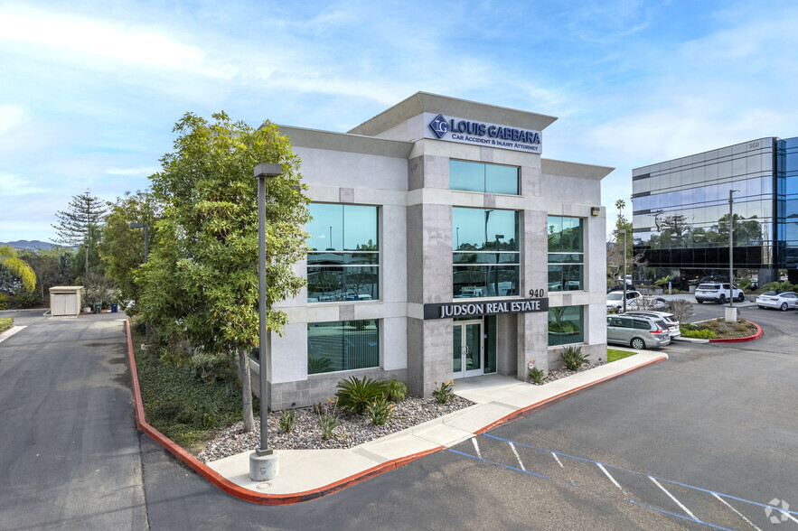 940 Canterbury Pl, Escondido, CA à louer - Photo de l’immeuble – Image 3 sur 5
