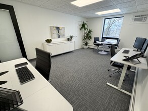 2215 Oak Industrial Dr NE, Grand Rapids, MI à louer Photo intérieure– Image 2 sur 9