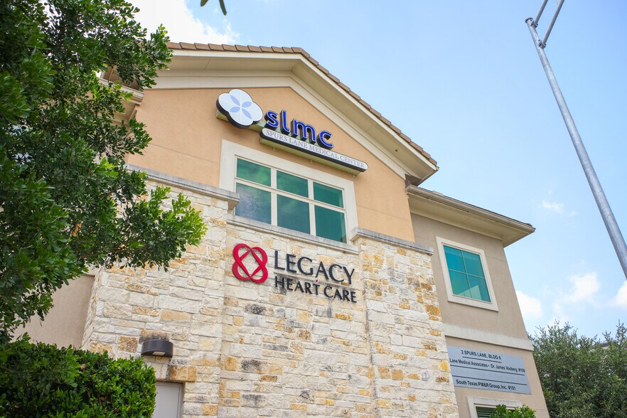 2 Spurs Ln, San Antonio, TX à vendre - Photo de l’immeuble – Image 3 sur 28