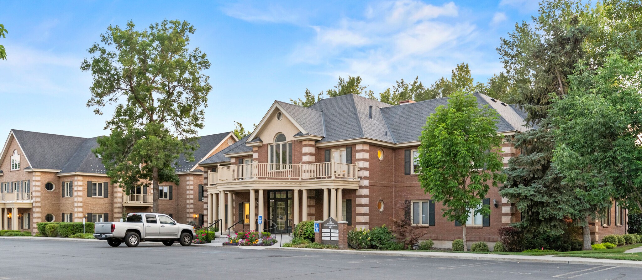 3521 N University Ave, Provo, UT à louer Photo principale– Image 1 sur 10