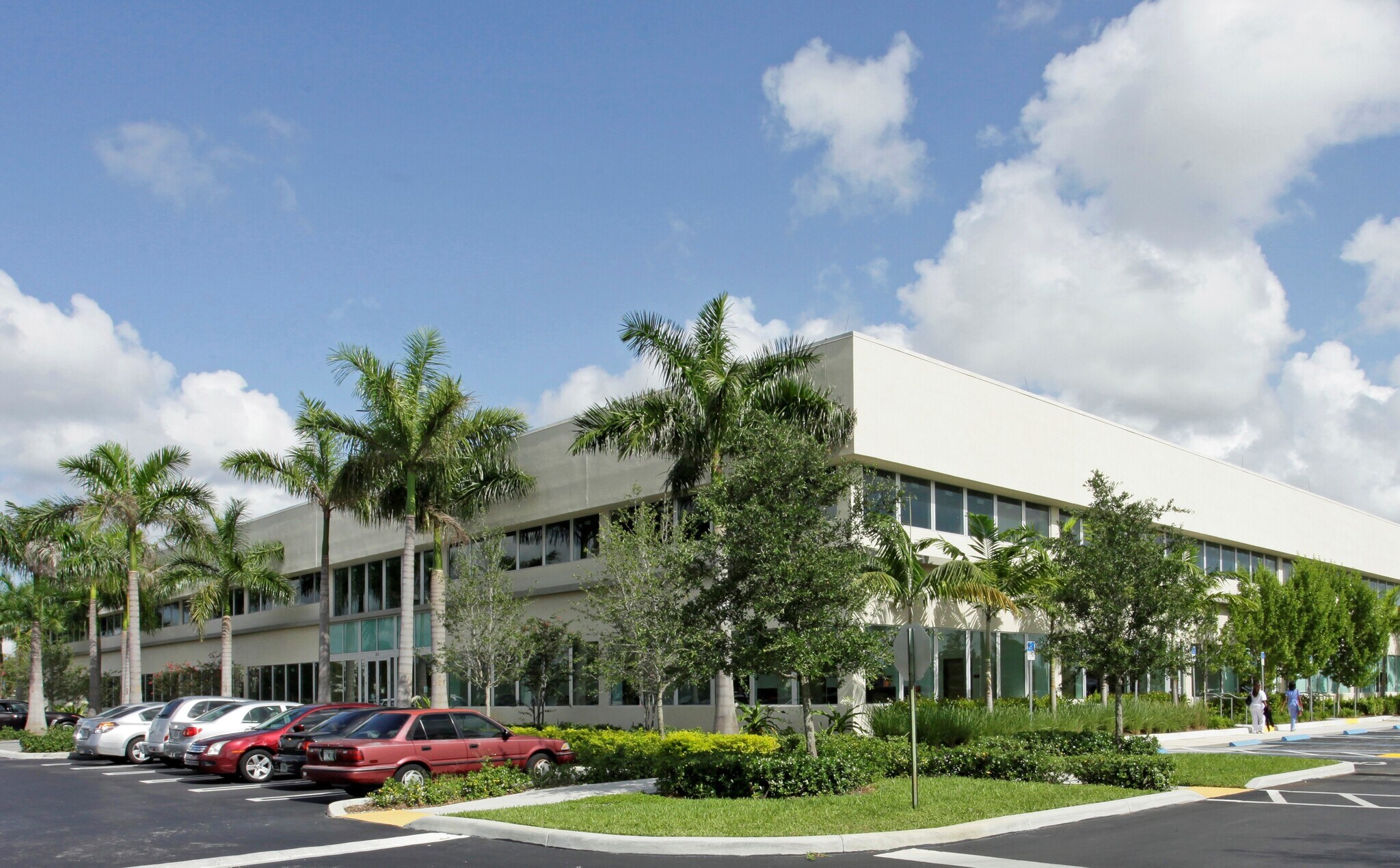 5875 Nw 163rd St, Miami Lakes, FL à louer Photo de l’immeuble– Image 1 sur 6