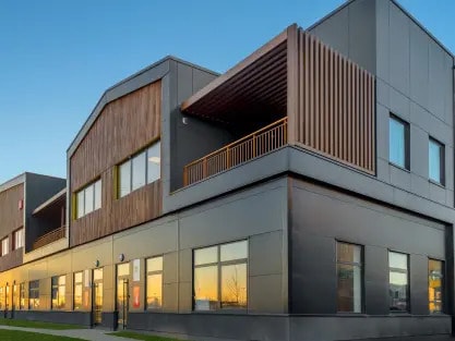 Industriel/Logistique dans Montmagny à vendre - Photo de l’immeuble – Image 2 sur 17