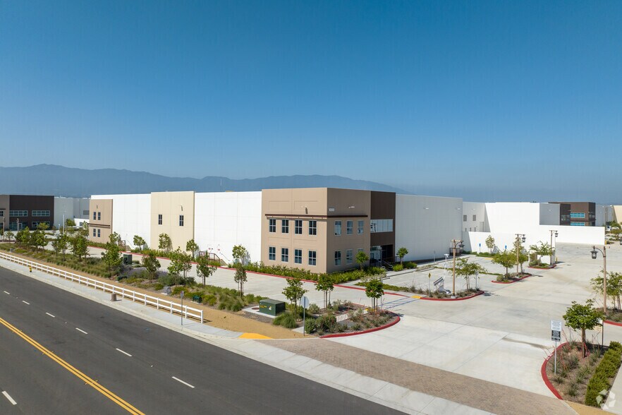 1800 Mountain Ave, Norco, CA à louer - Photo de l’immeuble – Image 3 sur 5