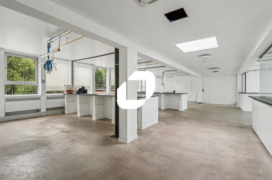 Bureau dans Hem à louer - Photo de l’immeuble – Image 2 sur 14