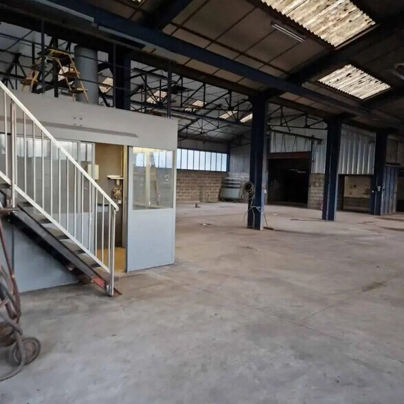 Local d'activités dans Évreux à vendre - Photo de l’immeuble – Image 3 sur 9