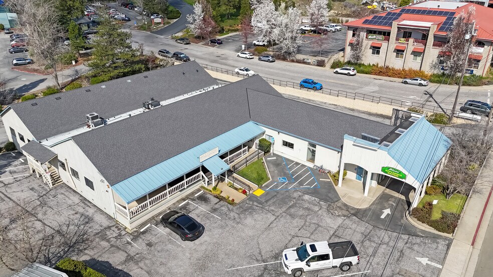 640 E Main St, Grass Valley, CA à vendre - Photo de l’immeuble – Image 2 sur 24