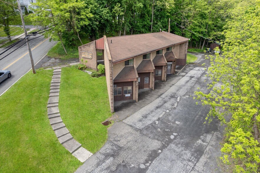90 Scofield St, Walden, NY à vendre - Photo de l’immeuble – Image 3 sur 7