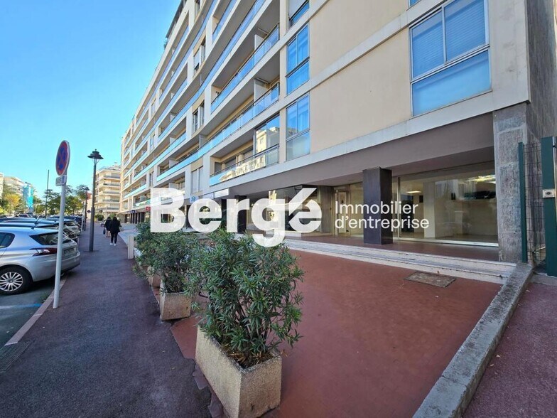 Local commercial dans Cannes à louer - Photo de l’immeuble – Image 1 sur 10