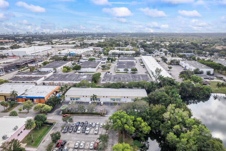 2110-2180 Anntom Dr, Fort Lauderdale, FL à louer - Photo de l’immeuble – Image 2 sur 19