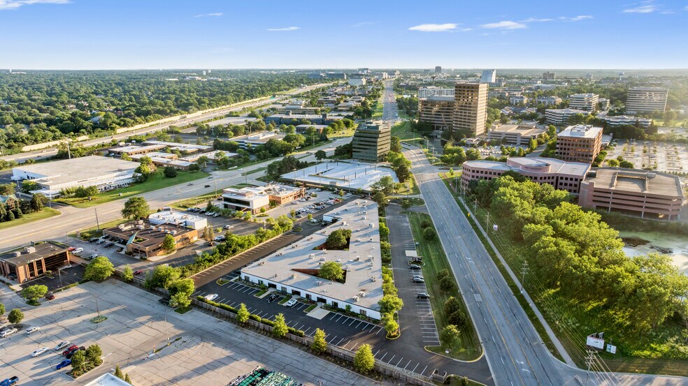 17W775 Butterfield Rd, Oakbrook Terrace, IL à louer - Photo de l’immeuble – Image 2 sur 4
