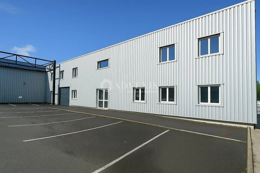 Local d’activités dans Saint-Jean-de-Braye à louer - Photo de l’immeuble – Image 1 sur 10